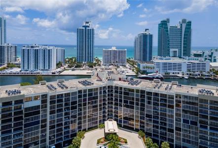 600 Parkview Dr