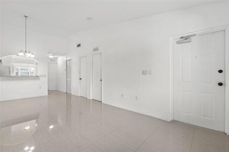 985 NE 34th Ave
