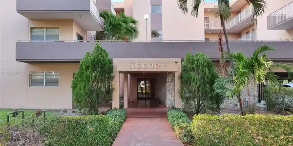 1955 NE 135th St Unit 312