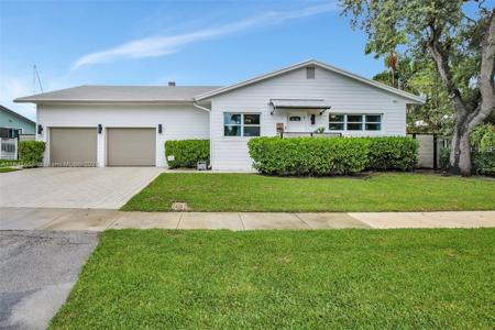 317 NE 5th Ct