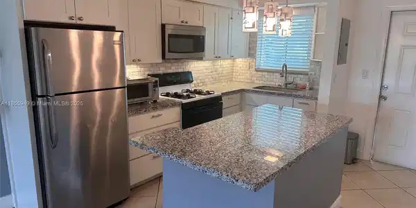 13105 Ixora Ct