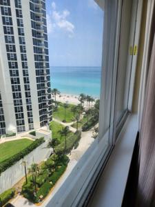 19201 Collins Ave