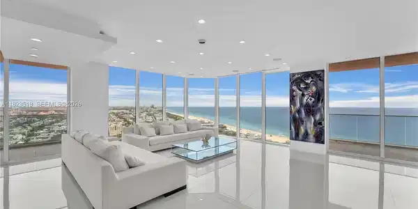 300 S Pointe Dr