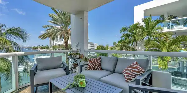 7914 N Harbor Island Dr Unit 206