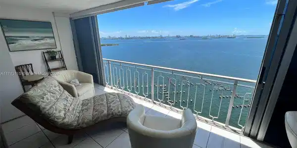 11111 Biscayne Blvd