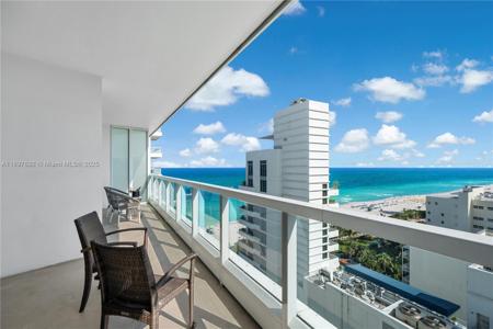 4391 Collins Ave