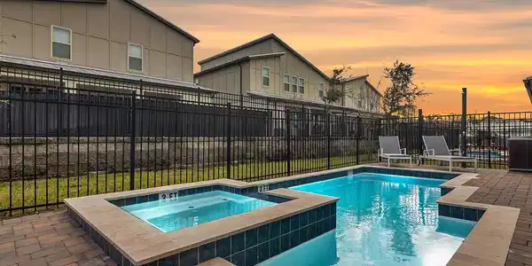 Image 2: Pool