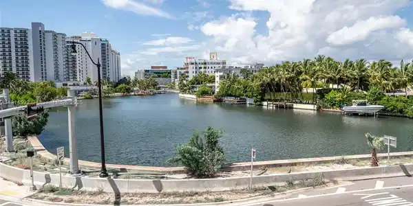 2600 Collins Ave