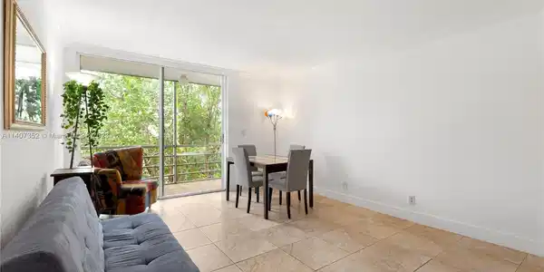 2935 NE 163rd St Unit 3F