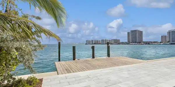 1930 Bay Dr Unit 4