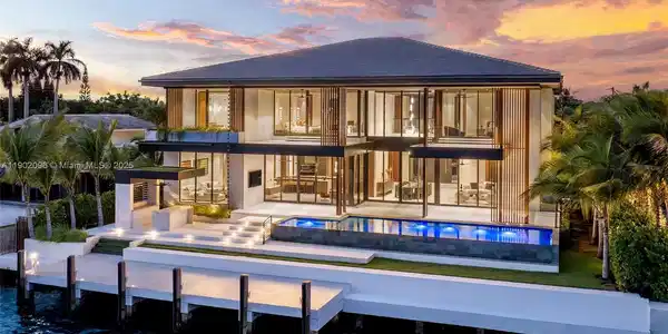 11404 N Bayshore Dr