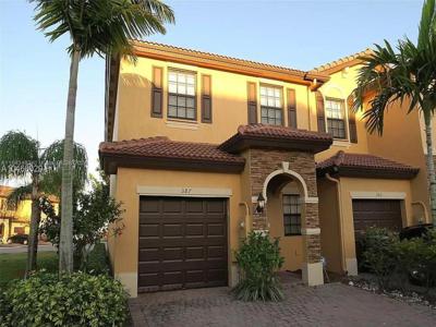 387 NE 37th Ter