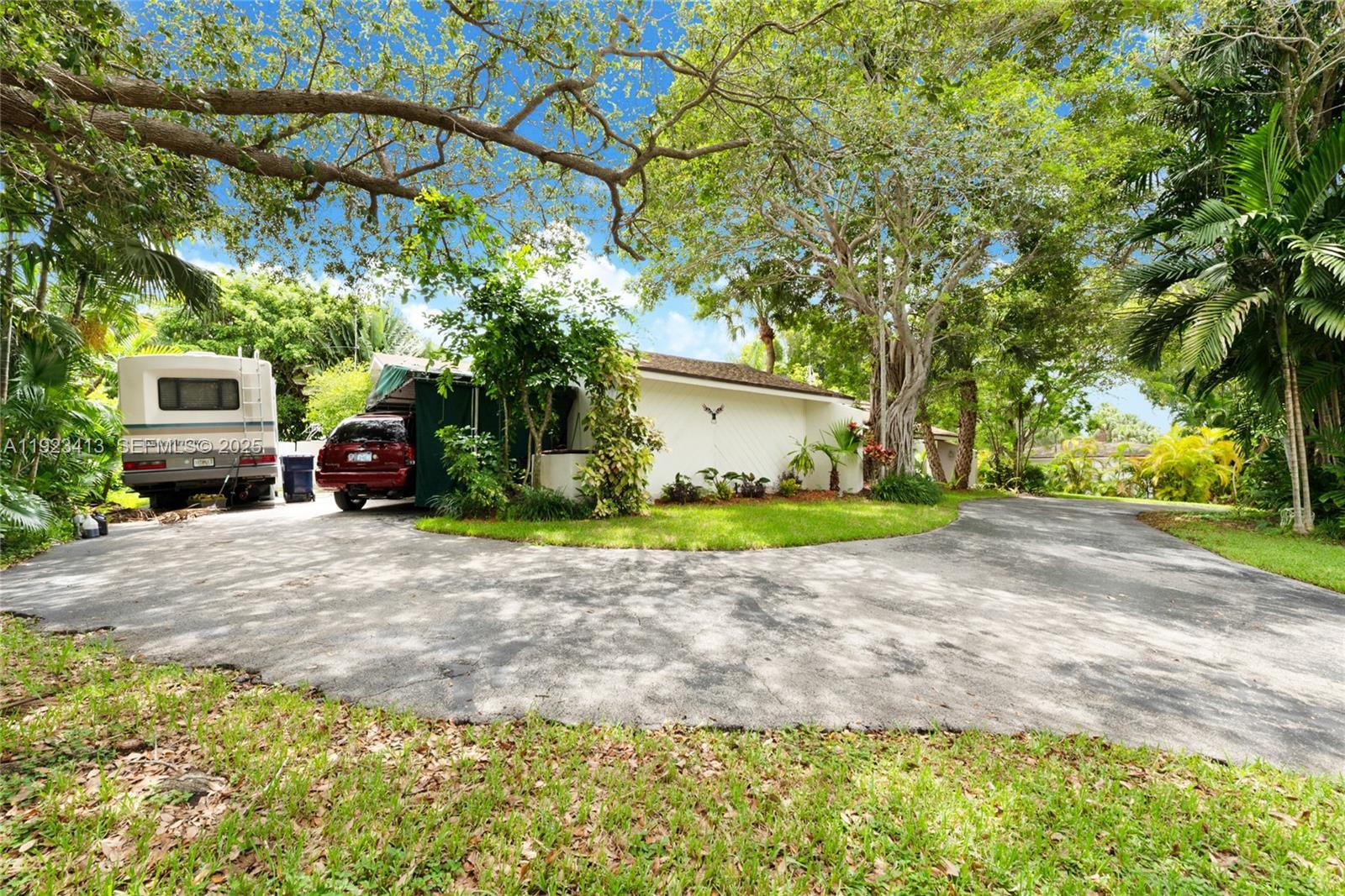 Image 3: left side drive way