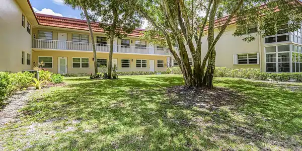 109 Spring Lake