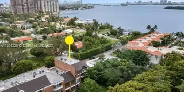 1574 NE Quayside Ter