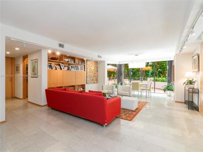101 Crandon Blvd