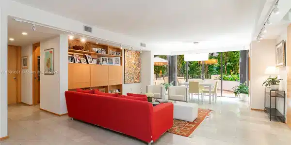 101 Crandon Blvd
