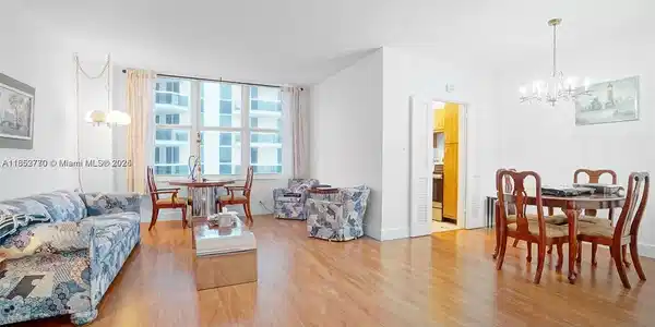 4747 Collins Ave