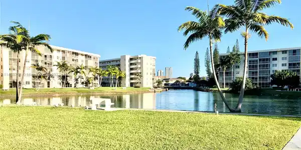 2851 Leonard Dr Unit J407