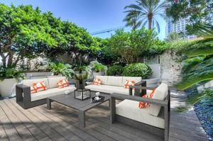 300 S Pointe Dr
