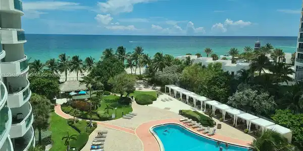 Image 2: BALCONY VIEW