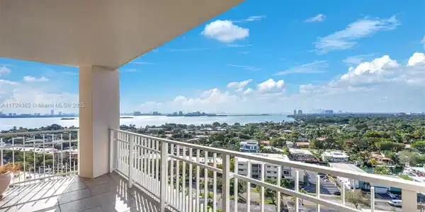 2000 Towerside Ter