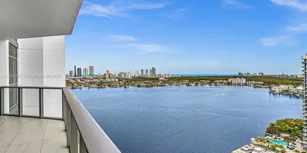 17301 Biscayne Blvd