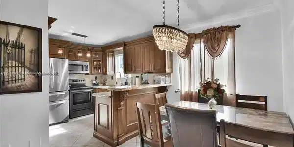 985 NE 33rd Ter