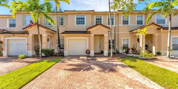 2406 NE 41st Pl