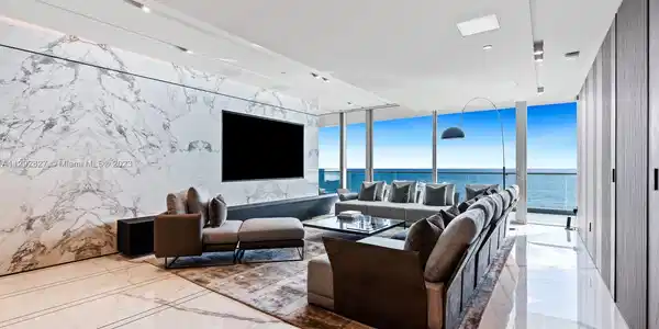 10201 Collins Ave Unit 902