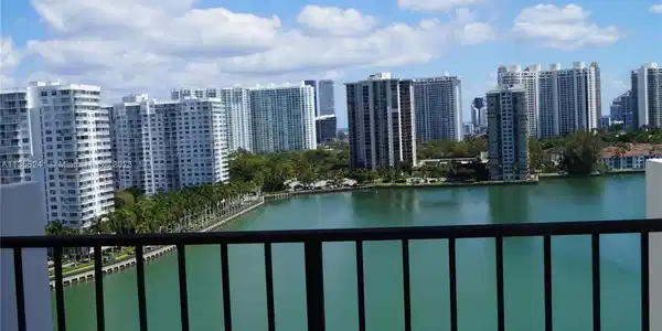 2750 NE 183rd St Unit 1602