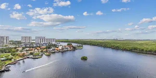 400 Sunny Isles Blvd