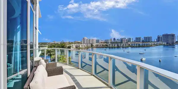 17301 Biscayne Blvd