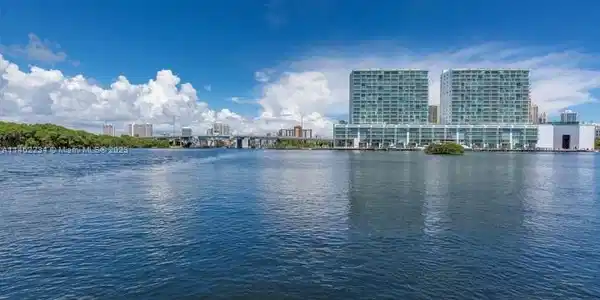 400 Sunny Isles Blvd