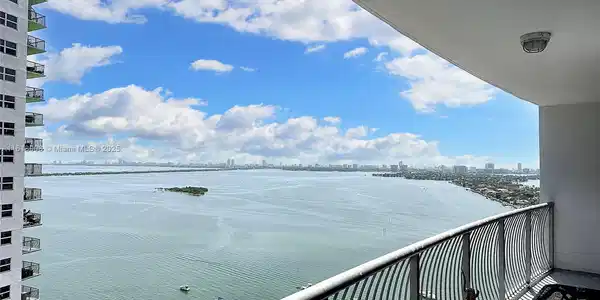 1750 N Bayshore Dr