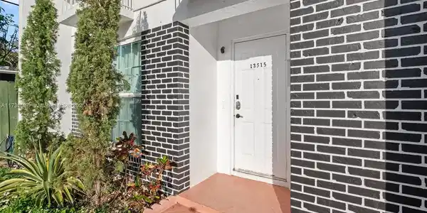 13515 NE 22 Ct