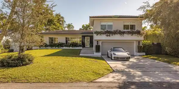 1226 NE 100th St