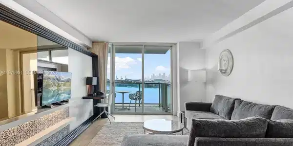 1100 West Ave