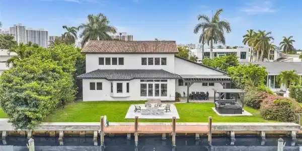 472 Sunset Dr