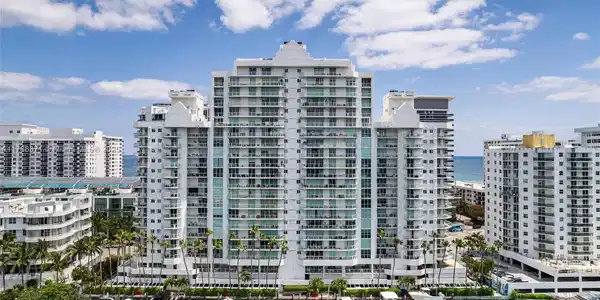 5900 Collins Ave