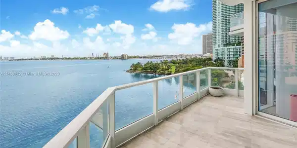 2020 N Bayshore Dr