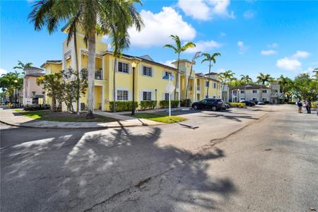 373 NE 25th Pl
