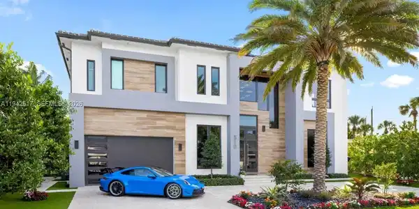 510 NE 4th Ln