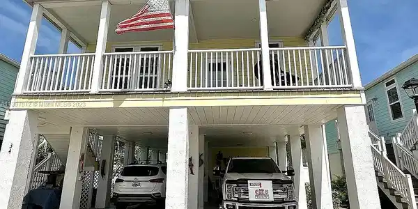 34 NE Nautical Drive