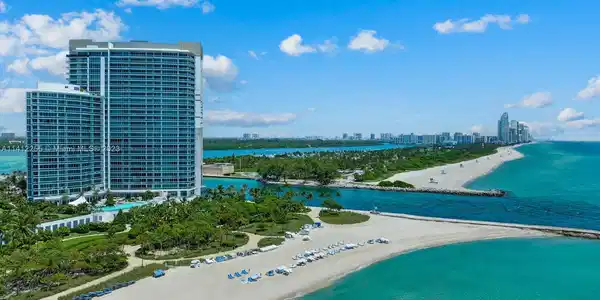 10295 Collins Ave Unit 809