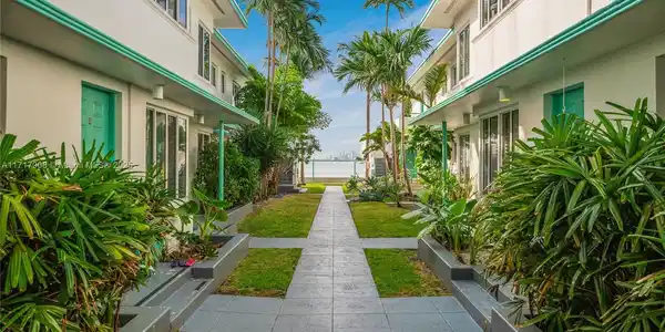1980 Bay Dr