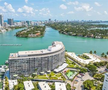 900 Bay Dr