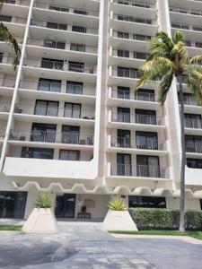 2625 Collins Ave