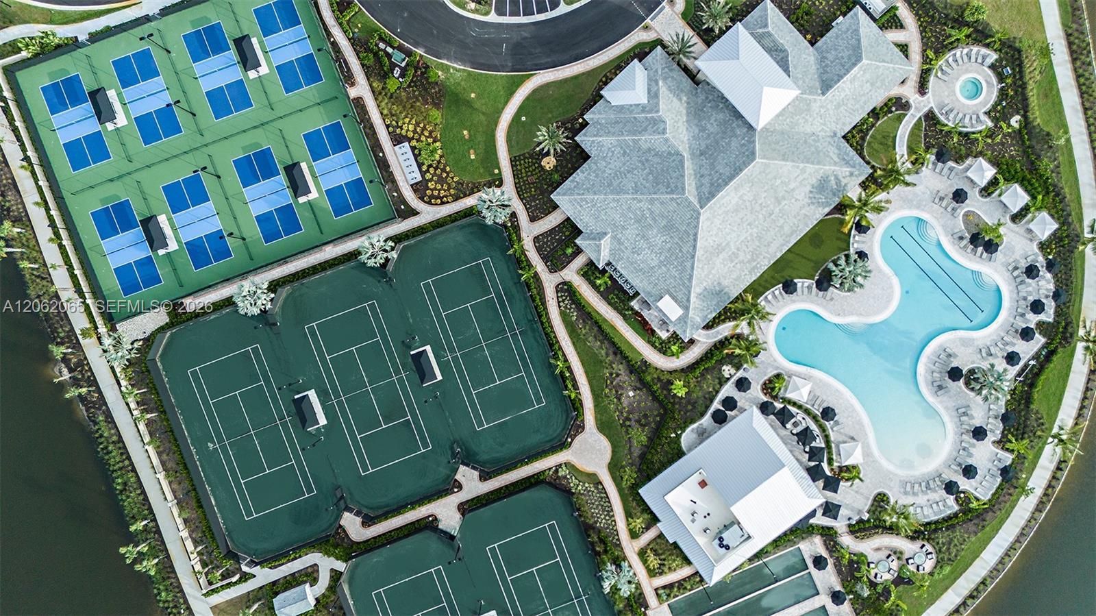 Image 4: Esplanade by the Island Community Amenities