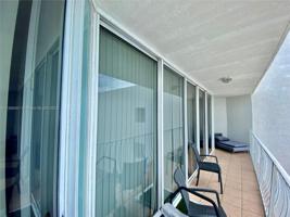 7601 E Treasure Dr Unit PH121